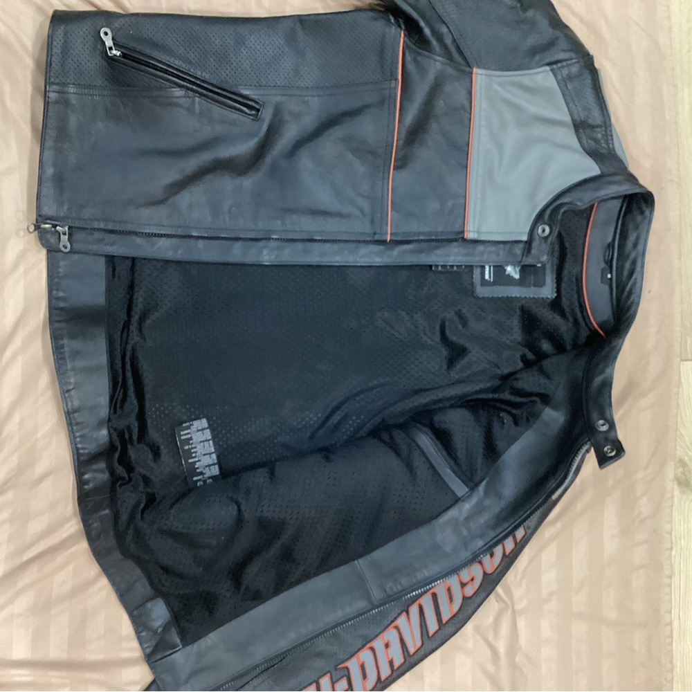 Harley-Davidson Men’s Black & Gray Leather Motorcycle Jacket - Picture 6 of 12